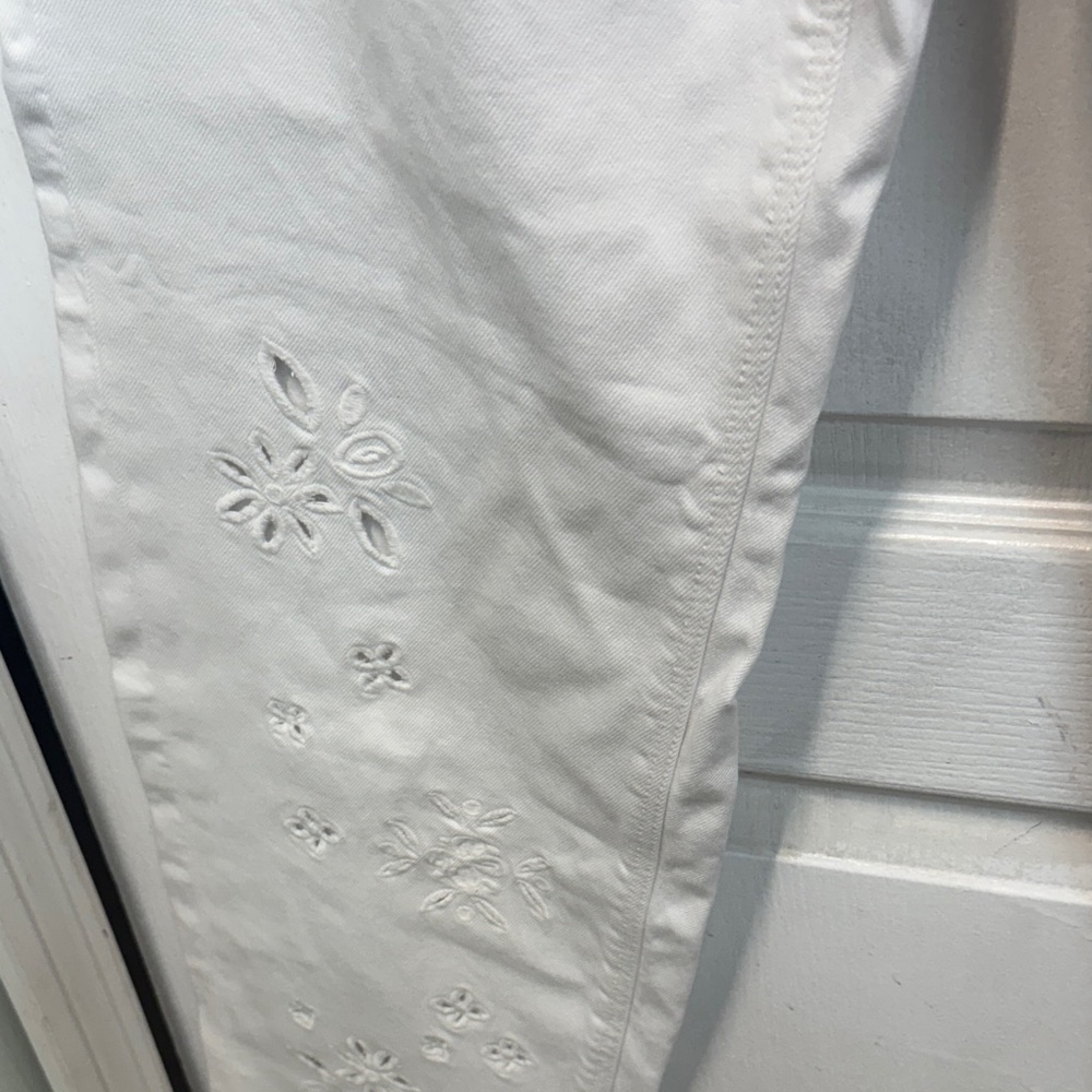 American Eagle Outfitters White Embroidered Floral Jeans - Picture 3 of 6